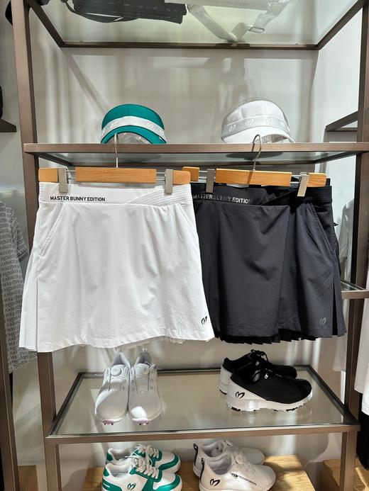 兔耳朵🐰家新款女士弹力带运动短裙来了！火爆🔥❗️海量上身图，打⛳️或网球🎾均可，弹力面料，清新色彩，高腰压线设计，优化身型比例，轻薄且吸湿排汗腰头橡筋，避免闷热，内置Legging，运动更自如！ 商品图0