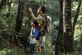 3.15前减200！4.1/4.2/4.5少位！2天1夜一价包【崇州·琉璃坝-熊猫科考&萤火虫季】 1大1小限时899元！探索大熊猫国家公园核心区、畅游萤火之森，住野奢帐篷，吃战斧牛排，酿桂花酒，挖笋