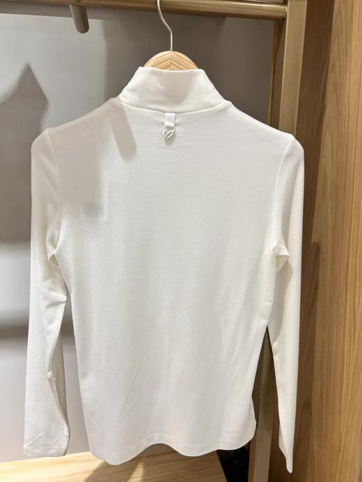 兔耳朵🐰家新款女士韩版磨毛立领外穿打底衣来了！体感超乎想象的舒服！黄油般柔软触感以及身随形动的贴肤感，裸感体验！市面上打底衣比比皆是，但🐰家绝对是行业的“top”“领跑者”。 商品图3