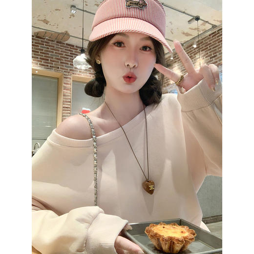 <曾小咸推荐>3.5现货秒杀 ！微信超特价！韩系斜肩露肩卫衣+短裙套装 日常239.99 立减120 秒杀119.99！！ 商品图4