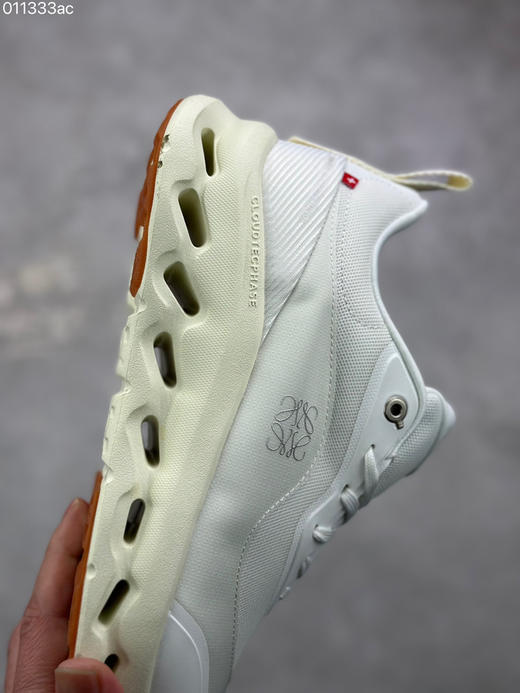 春季特惠💰330 Loewe x ON 罗意威昂跑联名 Cloudtilt 2.0 系列 商品图5