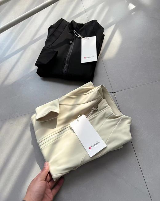 F030498运动健身瑜伽服外套显身材外舒适修身短款夹克 商品图2