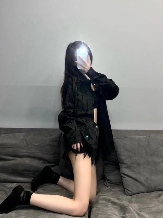 F030421新款植绒满印字母印花颜值超高的显瘦气质衬衫男女同款 商品图1