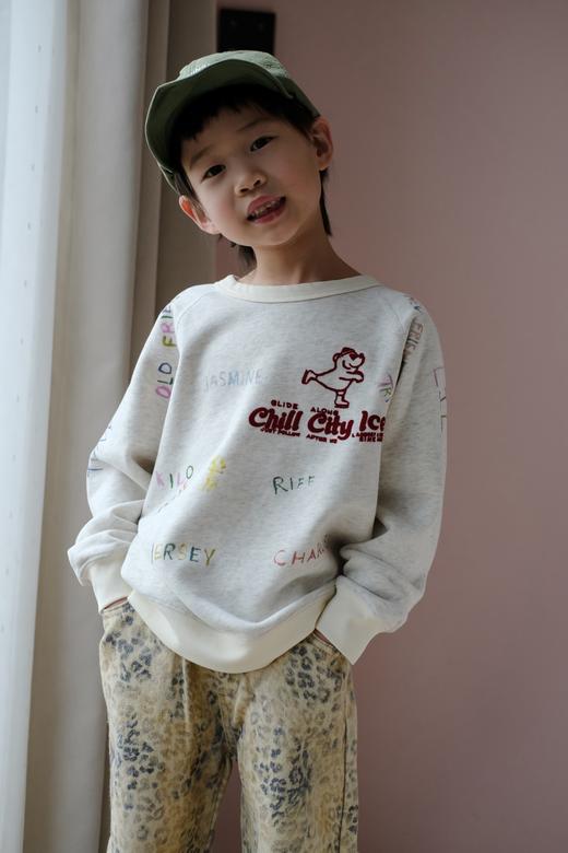 【小大人舒适圈】2026春季新款！日系儿童满印字母小狗滑冰熊圆领棉质卫衣三色！ 商品图5