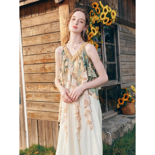 两三事 甜月亮 2026春季新款度假风荷叶边飘带两穿露肩印花连衣裙 商品图2