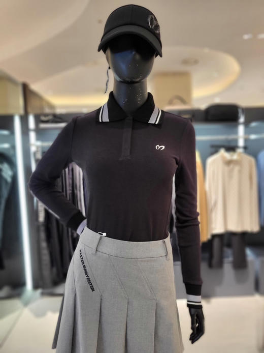 兔耳朵家新款女士磨毛长袖上衣来了！韩版柜上最新款, 合体微松身的版型, 适当的长度, 赋予轻松好驾驭的体感！纯原面料，原厂出货，改洗水标现货发！Polo略大翻领有修饰颈脖线条, 显得脸更小也更有气质。 商品图4