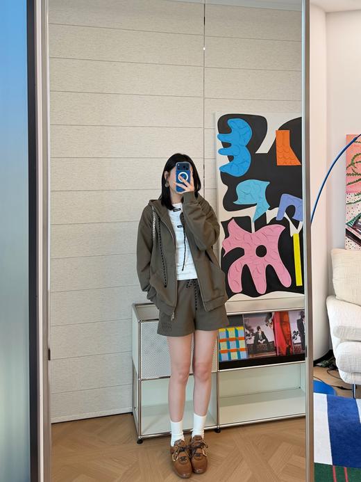 缪缪最新橄榄绿连帽拉链衫卫衣 商品图5