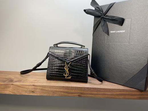 圣罗兰 CASSANDRA 20/24cm 鳄鱼纹 手提包 邮差包 信封包（CO） 商品图7