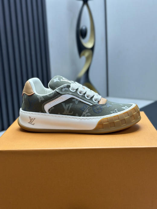 春季特惠💰560 2026早春全新上架 # LV 路易威登 Tilted Low Sneakers 倾斜系列低帮复古休闲运动板鞋 商品图8