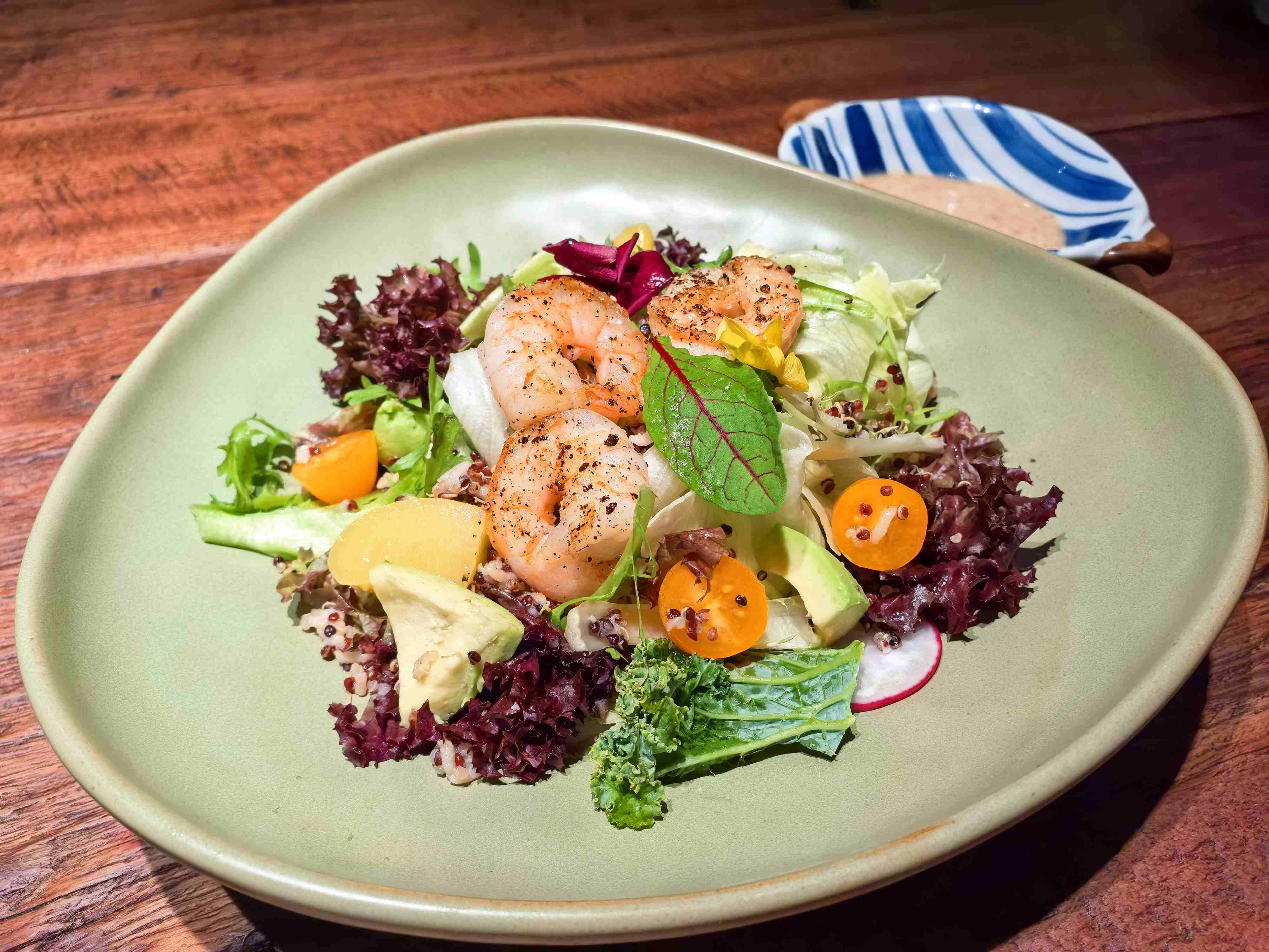 黑虎虾藜麦蔬菜沙拉（配料：黑虎虾，藜麦，蔬菜，沙拉酱）