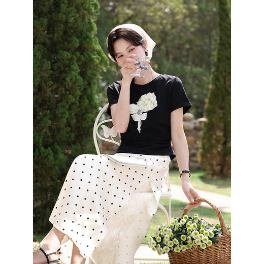 鹿向南「夏日花束」立体花朵黑色短袖T恤女2夏季新款温柔显瘦上衣 商品图4