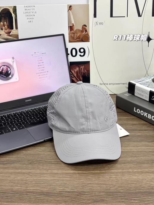 F030472速干冲孔透气侧面硅胶小标时尚舒适轻便情侣款棒球帽鸭舌帽 商品图4