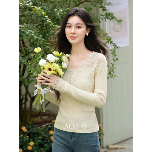 鹿向南「温柔花漾」杏色长袖T恤春季新款时尚短款收腰内搭上衣女 商品图2