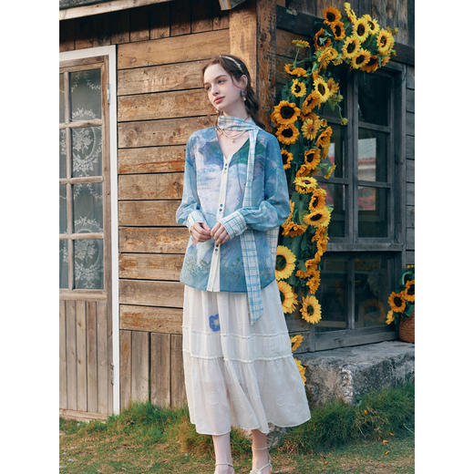 两三事梵高文艺 夏夜梦令 2026春季新款印花绑带v领雪纺衫女宽松 商品图1