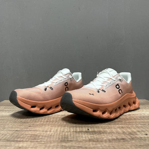 春季特惠💰320 On 昂跑 Cloudtilt 圆头系带 减震耐磨 低帮 生活休闲鞋 商品图5