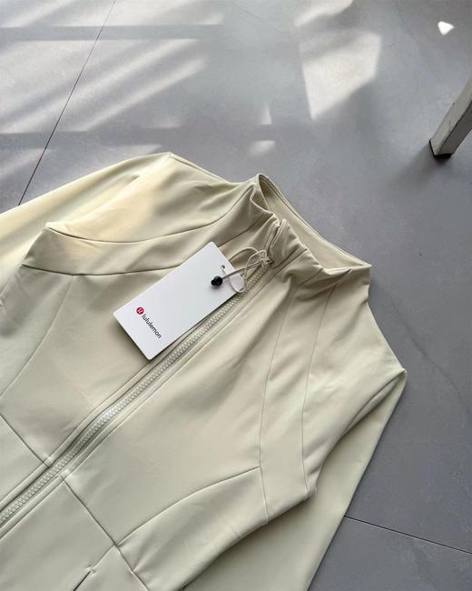 F030498运动健身瑜伽服外套显身材外舒适修身短款夹克 商品图12