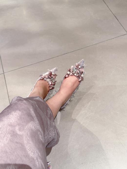 女神节温柔暴击✨丝绒蝴蝶高跟鞋！ 内里全羊皮超级软糯舒适！这双真的把梦幻浪漫甜美焊在脚上！ 软糯丝绒+精致蝴蝶结，自带细闪氛围感， 粉色温柔减龄，绿色高级显白，闭眼入都不踩雷！ 商品图10