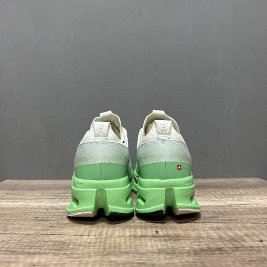 春季特惠💰340 On 昂跑 Cloudsurfer Max 舒适柔软减震透气轻便跑步鞋 商品图1