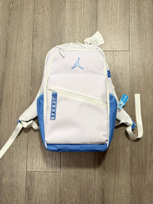 原单正品白蓝色乔丹Jordan 经典LOGO AJ书包通勤包 双肩包 大号，男女同款情侣款 商品图0