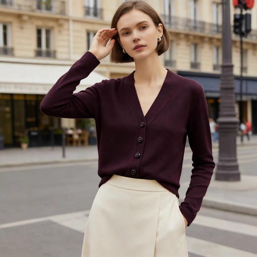 「自」全新升级【铂金会员220/天猫299/差价79】(05250)洛诗琳气质V针织上衣2026春季新款正肩修身显瘦开衫外套女 商品图1