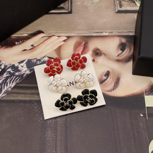 香奈儿 珐琅茶花耳钉红/黑/白（XTY） 商品图5