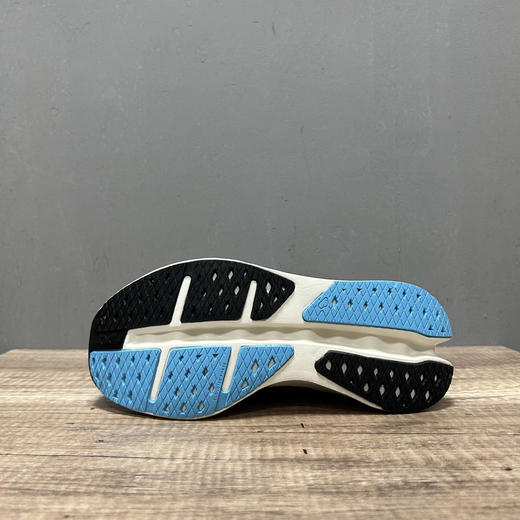 春季特惠💰340 On 昂跑 Cloudsurfer Max 舒适柔软减震透气轻便跑步鞋 商品图8