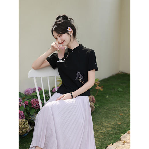 鹿向南「鸢尾琉璃」黑色国风新中式盘扣T恤女夏气质显瘦短袖上衣 商品图4