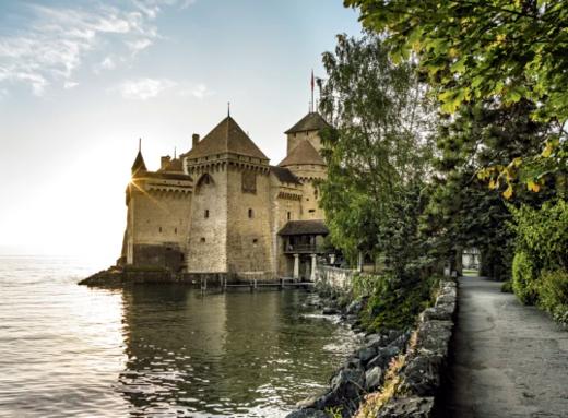 【暑假、国庆品质游】<德国+法国+瑞士+意大利12天-深圳往返直飞>少女峰+双火车+双宫殿+双游船+双古堡+双城深度游+全程四星酒店、巴黎进-罗马出不走回头路 商品图0