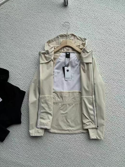 F030477女士户外运动立体剪裁舒适透气连帽外套上衣 商品图5