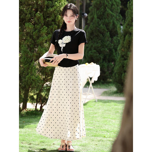 鹿向南「夏日花束」立体花朵黑色短袖T恤女2夏季新款温柔显瘦上衣 商品图1