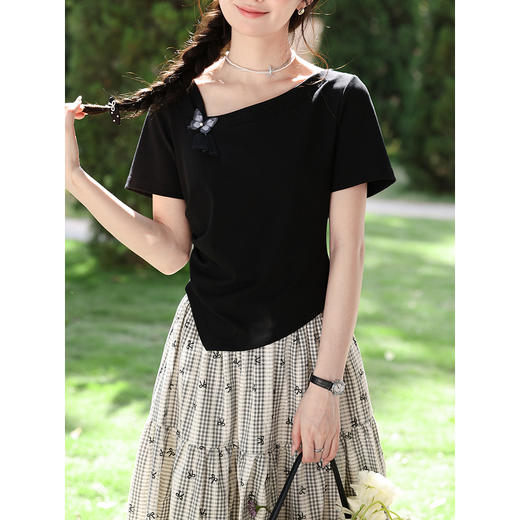 鹿向南「温柔蝶序」黑色斜肩领显瘦短袖T恤女夏季不规则小众上衣 商品图3