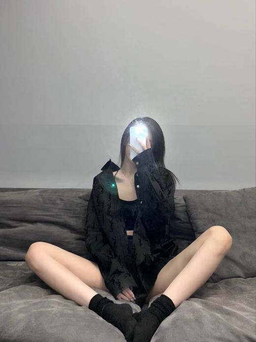 F030421新款植绒满印字母印花颜值超高的显瘦气质衬衫男女同款 商品图3