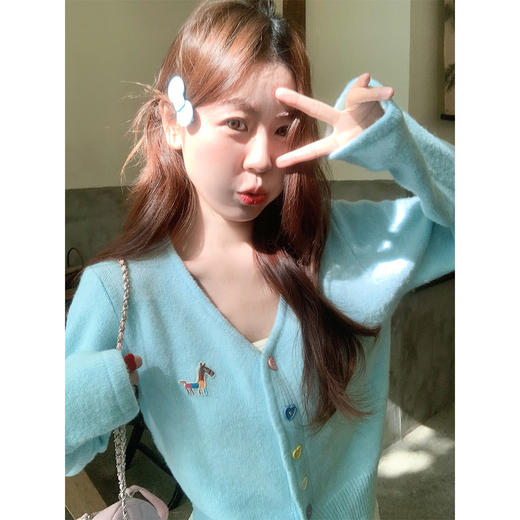 <曾小咸推荐>3.8现货秒杀 ！微信超特价！韩系彩色爱心纽扣针织开衫 日常169.99 立减80 秒杀89.99！！ 商品图3