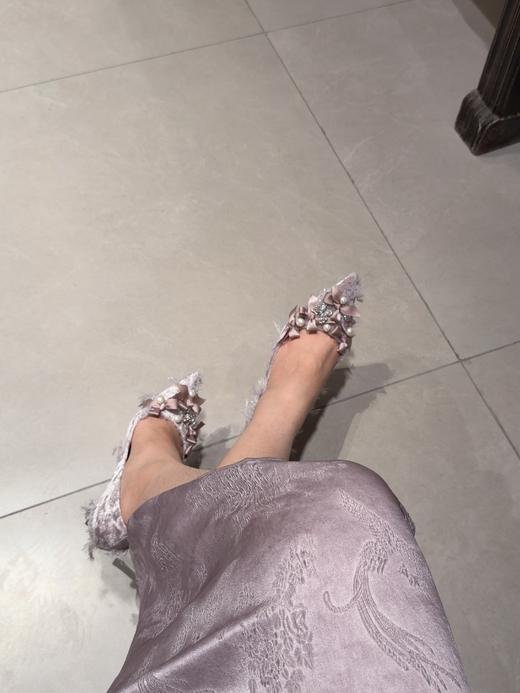 女神节温柔暴击✨丝绒蝴蝶高跟鞋！ 内里全羊皮超级软糯舒适！这双真的把梦幻浪漫甜美焊在脚上！ 软糯丝绒+精致蝴蝶结，自带细闪氛围感， 粉色温柔减龄，绿色高级显白，闭眼入都不踩雷！ 商品图8