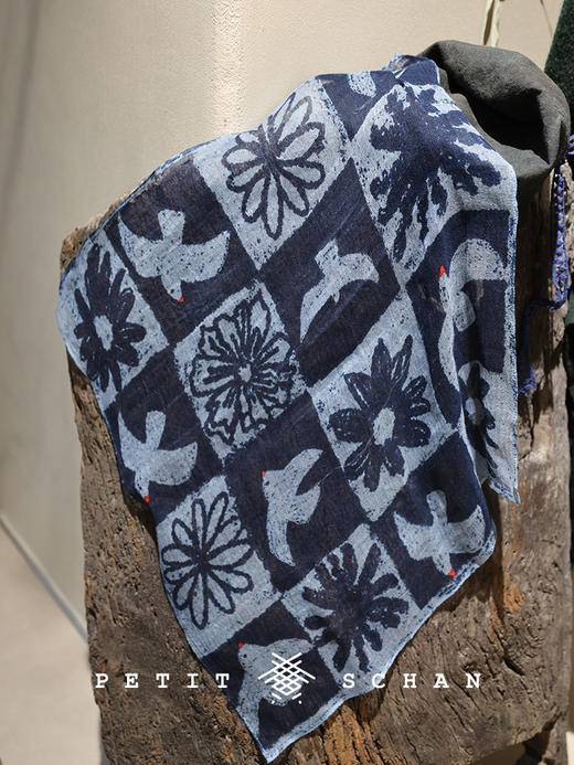 【30天左右发货单笔满1580赠，和田玉系列除外。】真正的相遇 纯亚麻印花小方巾 商品图0