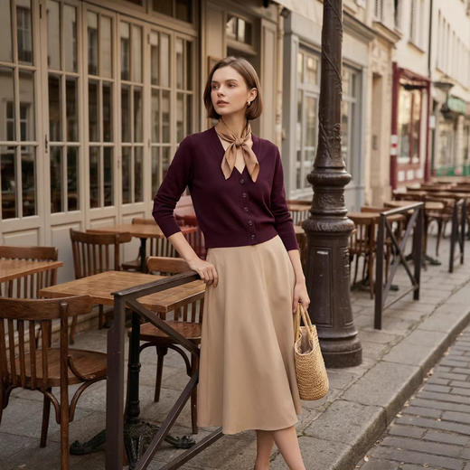 「自」全新升级【铂金会员220/天猫299/差价79】(05250)洛诗琳气质V针织上衣2026春季新款正肩修身显瘦开衫外套女 商品图2