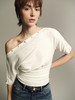 TR她热 街角邂逅 白色棉感露肩可调节复古设计感褶皱斜肩一字肩T恤上衣 商品缩略图0