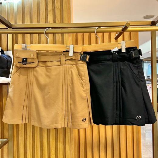 兔耳朵🐰家新款女士短裙来了！原厂面料❗️美拉德色和黑色也有太美啦，中间褶皱的纹理真的美爆了呀！整条半裙面料有一定厚度,上身显瘦包裹性十足，特别有秋冬氛围感的一款重工短裙. 商品图1