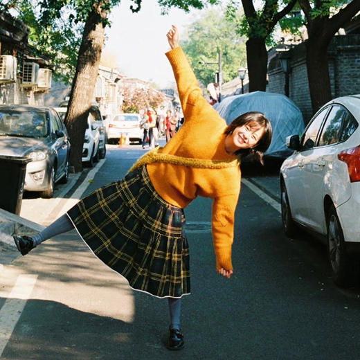 【日落南瓜橘色混纺毛衣 上身秒提亮】南瓜橘混纺毛衣，上身秒提亮，柔软舒适好时髦 商品图2