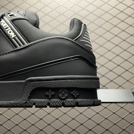 春季特惠💰720 LV Nigo x 驴家 Trainer 联名款 低帮休闲板鞋 商品图3