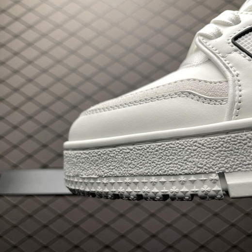 春季特惠💰720 LV Nigo x 驴家 Trainer 联名款 低帮休闲板鞋 商品图5