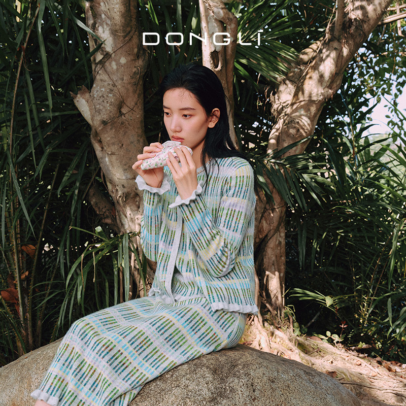 东黎 • 万物复苏 白桦林 山羊绒女士圆领彩条开衫 6040