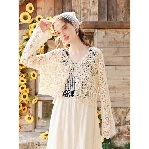 两三事 心动记号 2026春季新款田园风镂空编织绑带针织开衫女 商品图4