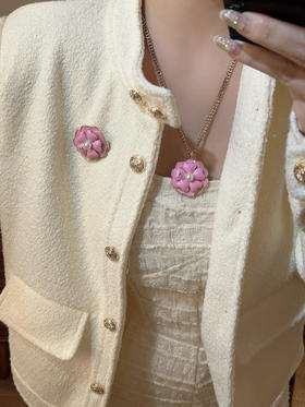 小香 25B 黑/粉山茶花双c项链（XTY）