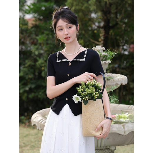 鹿向南「椿山梦境」赫本风黑色翻领花边短袖T恤女夏显瘦正肩上衣 商品图2