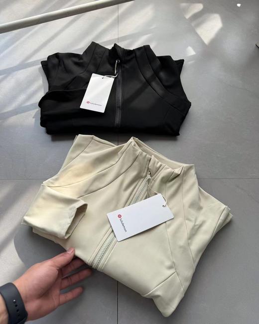 F030498运动健身瑜伽服外套显身材外舒适修身短款夹克 商品图3