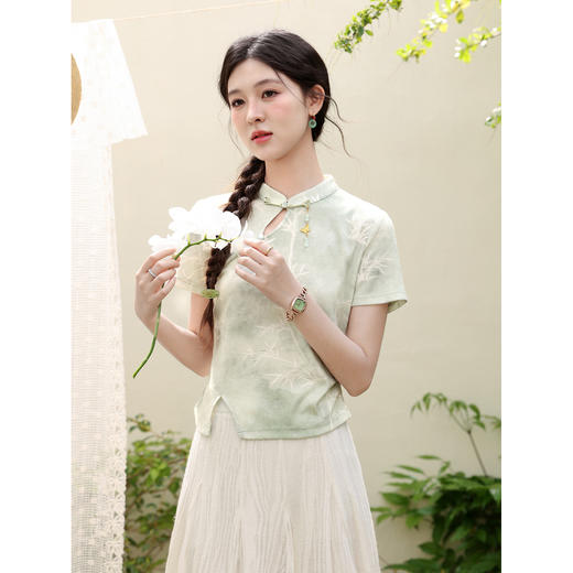 鹿向南「竹影蝶恋」浅绿色国风短袖T恤夏季新款时尚新中式女上衣 商品图3