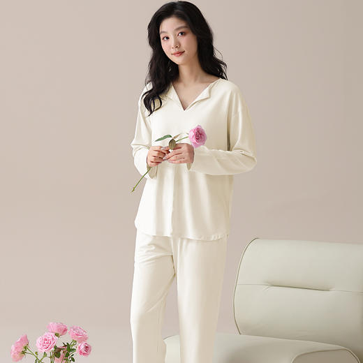 【轻梵 长袖新款莫代尔带胸垫家居服】带胸垫防凸点长袖家居服套装 宽松慵懒亲肤 无感bra 商品图2