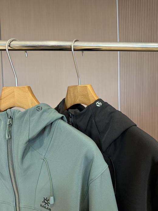 男女款凯乐石𝐦𝟖 𝐢𝐜 𝐦𝐚𝐱防风水连帽软壳外套 ZC 341205 商品图5