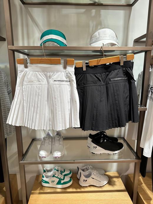 兔耳朵🐰家新款女士弹力带运动短裙来了！火爆🔥❗️海量上身图，打⛳️或网球🎾均可，弹力面料，清新色彩，高腰压线设计，优化身型比例，轻薄且吸湿排汗腰头橡筋，避免闷热，内置Legging，运动更自如！ 商品图1